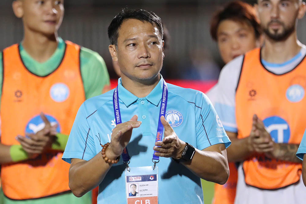 Coach Vu Hong Viet of Nam Dinh Steel Blue. Photo: Thanh Vu