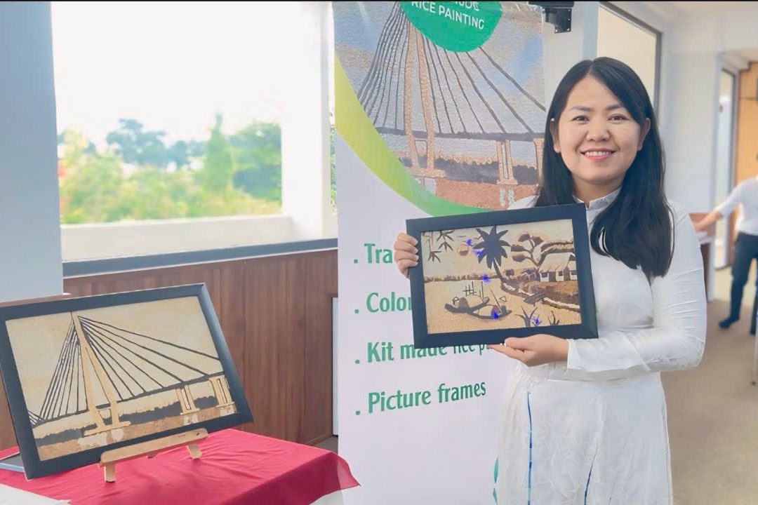 Giang vien o Can Tho khoi nghiep tu tranh gao, truyen nghe cho hoc sinh, sinh vien. Anh: NVCC