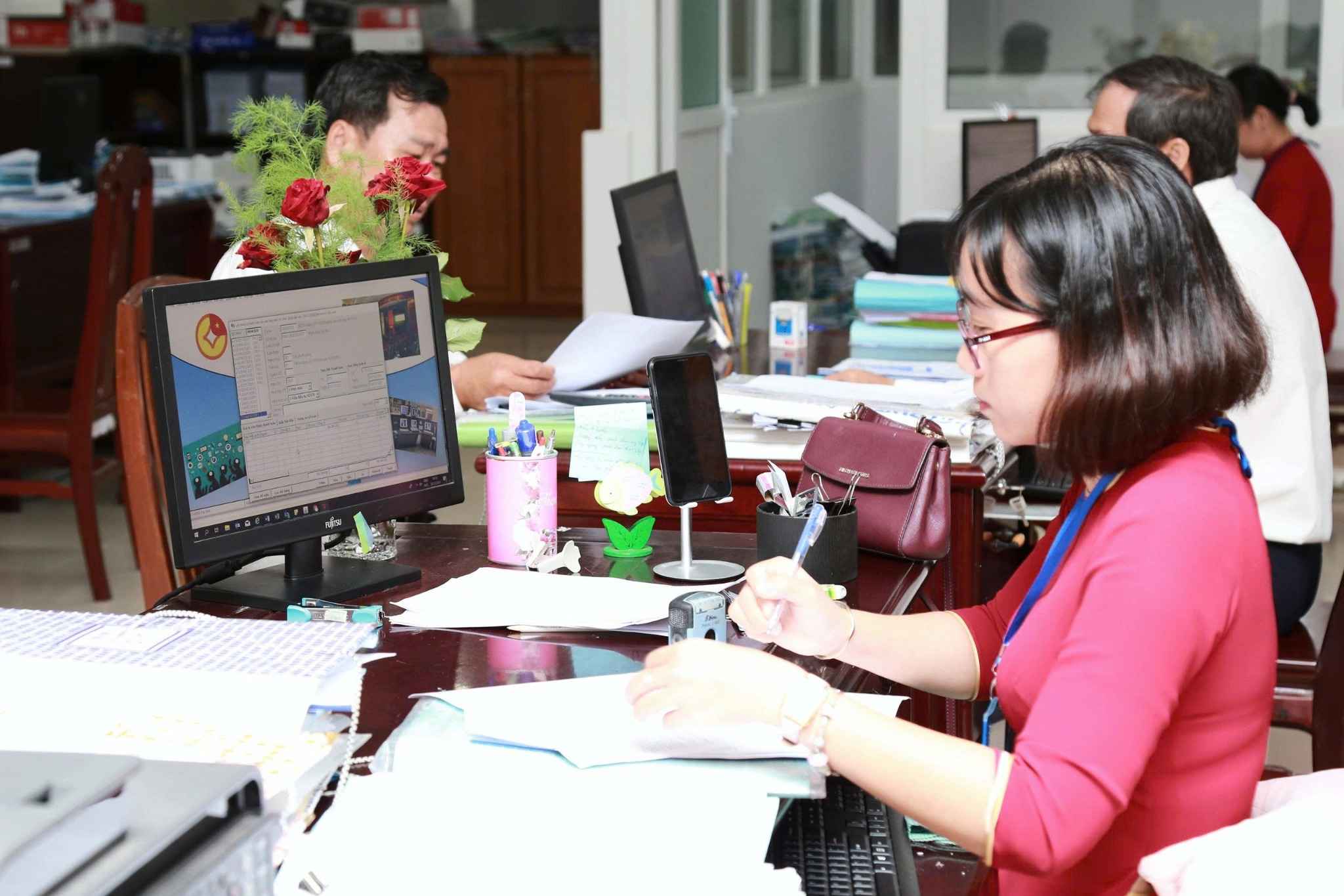 Kho bạc Nhà nước thực hiện nhiều giải pháp, đẩy mạnh giải ngân vốn đầu tư công. Ảnh: KBNN