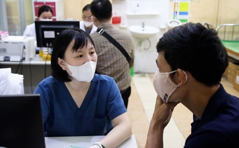 Each year, at least 1,000 doctors are transferred to the commune health station for a limited period of time. Photo: Cao Thom