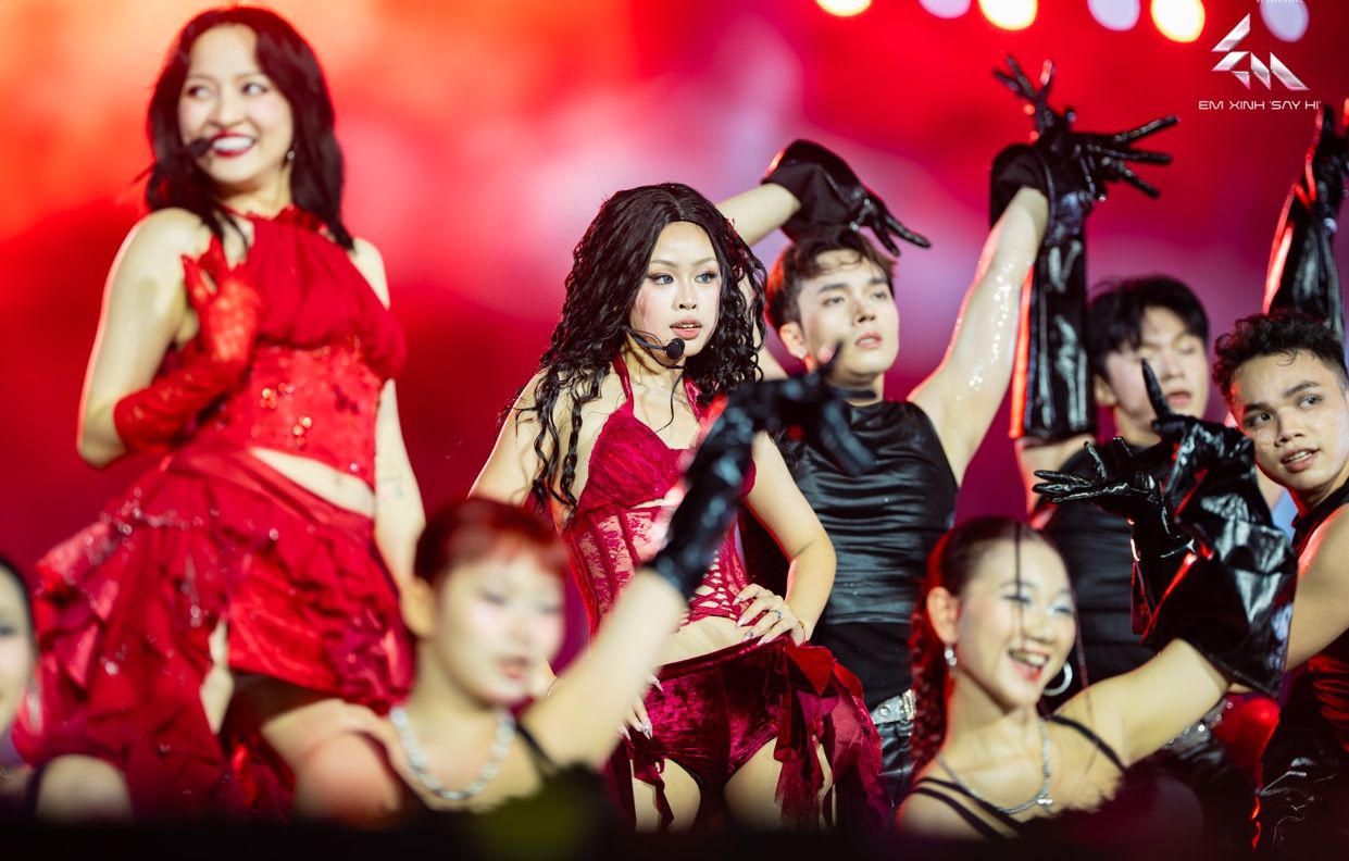 The contest Em xinh say hi will continue to reach audiences in Hanoi. Photo: VieON.