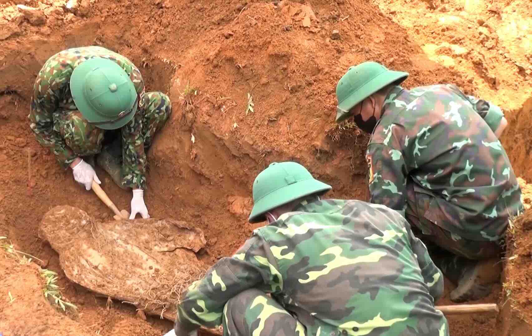 L'armee detecte 14 restes de martyrs avec un vestige portant leur nom. Photo : H.Nguyen