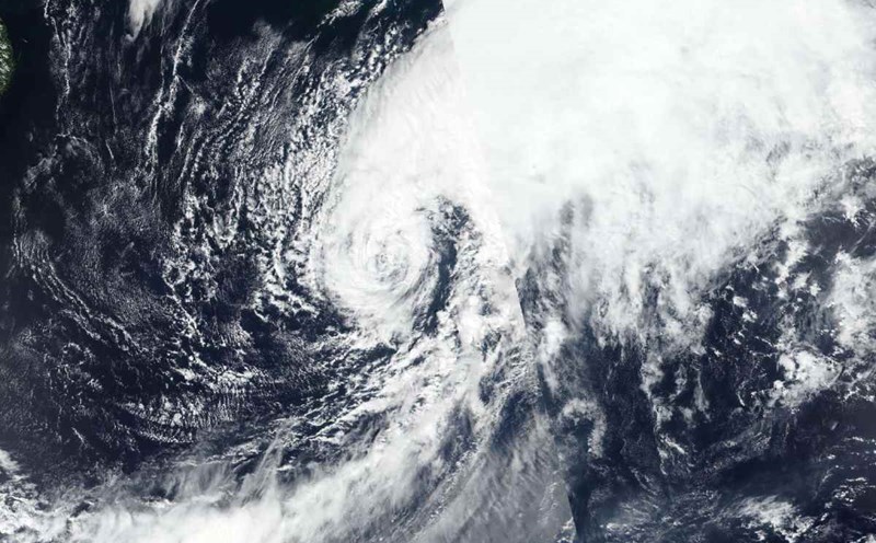 Typhoon Peipah caused a tornado with winds of up to 270 km/h to hit Japan's Shizuoka prefecture on September 12, 2025. Photo: Zoom Earth