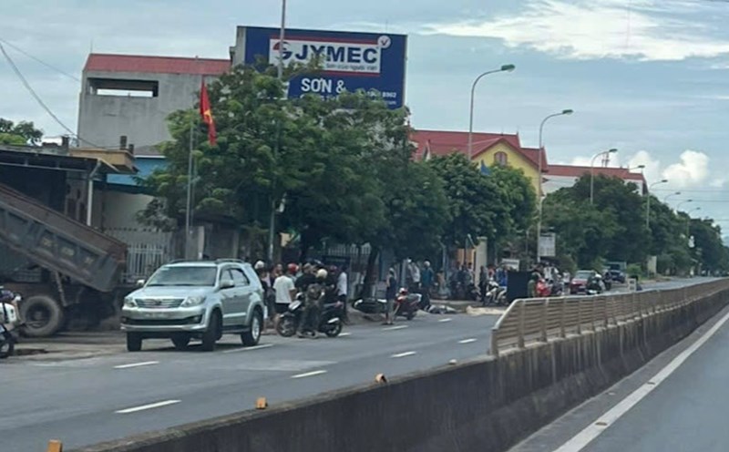 Scene of the accident that killed one person on National Highway 1. Photo: Tri Dung