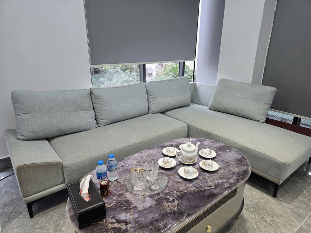 Sofa chairs should be placed in a cool place, avoiding direct exposure to sunlight that can easily cause yellowing. Photo: Tuan Dat