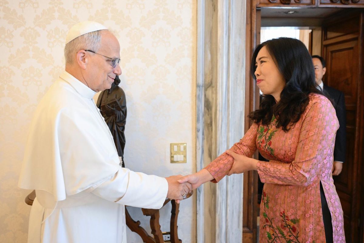 La viceministra de Asuntos Exteriores Le Thi Thu Hang se reune con el Papa Leo XIV en el Vaticano. Foto: Ministerio de Asuntos Exteriores