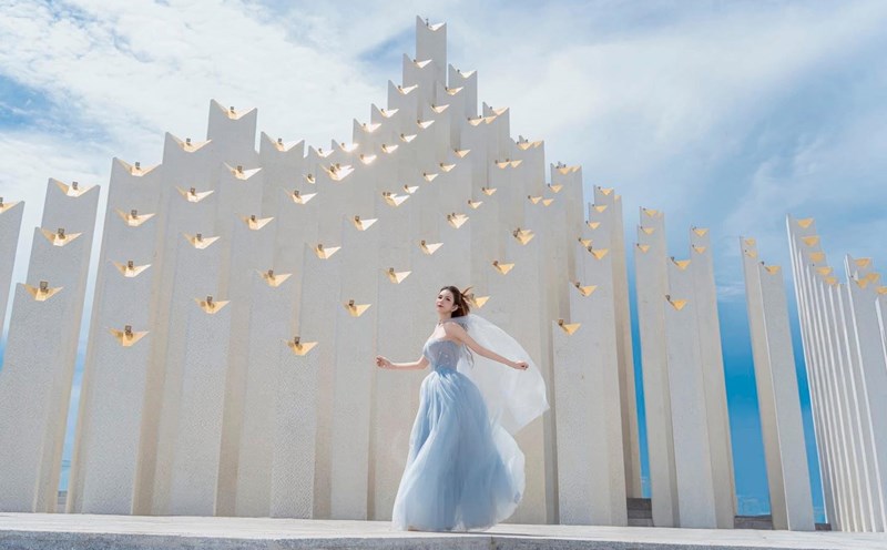 Tam Thang Tower in Vung Tau has created a "fever" of check-in by young people. Photo: Thien Tan