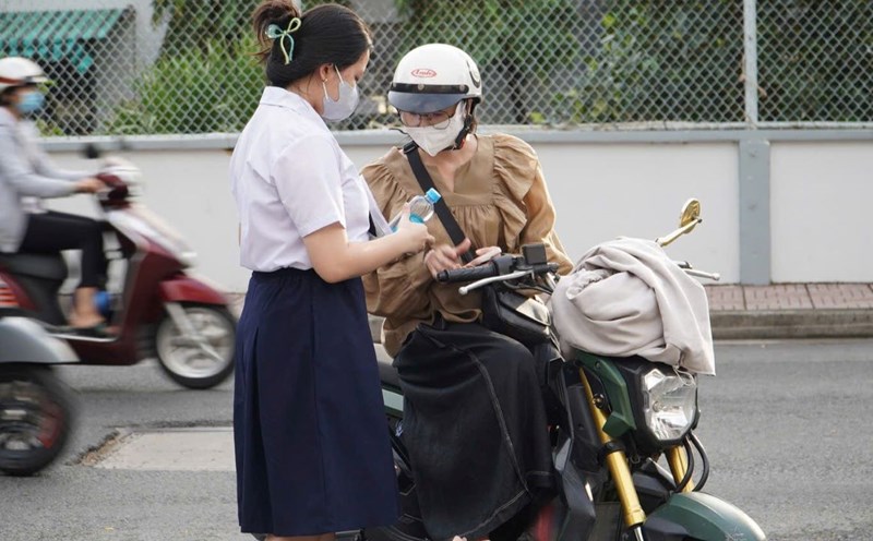 In the 2025-2026 school year, primary, secondary and high school students in Ho Chi Minh City will end their afternoon classes around 4:00 p.m. to 5:00 p.m. Photo: Chan Phuc