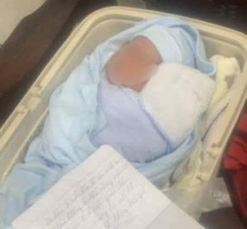 The baby boy was abandoned in Le Ich Moc village, Hai Phong. Photo: People's court