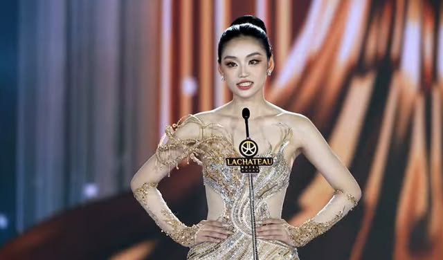 Thi sinh Nguyen Thi Yen Nhi trong phan thi ung xu. Anh: Sen Vang