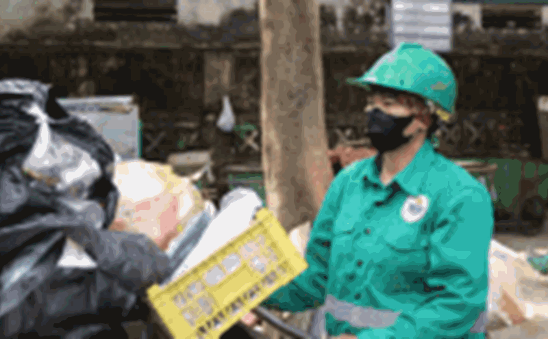 The hardship of environmental workers in the city of more than 8 million people