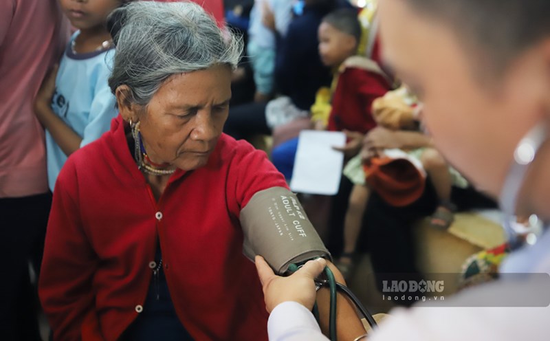 Medical examination for the elderly in Gia Lai. Photo: Hoai Phuong