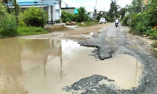 Dự án đường Ninh Quới - Ngan Dừa, nay là Hồng Dân, Cà Mau chậm giải ngân, đường lầy lội. Ảnh: Nhật Hồ