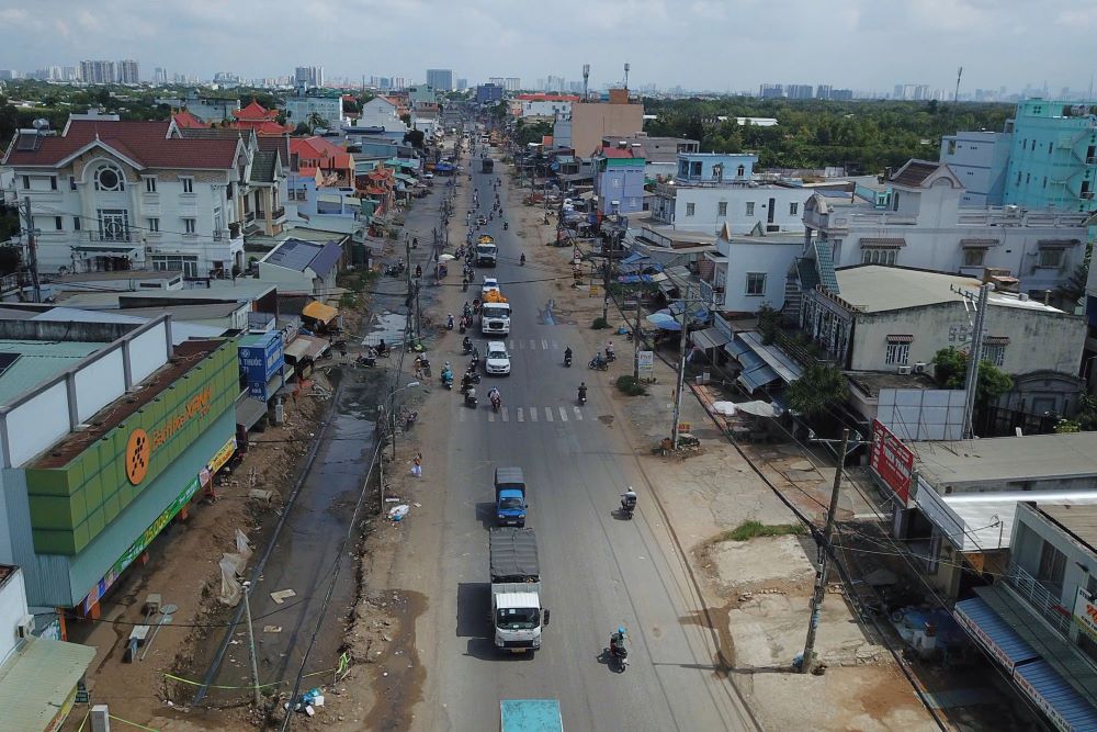Quoc lo 50 sau khi giai phong mat bang da thong thoang hon truoc. Ảnh: Anh Tu