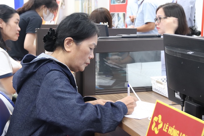 Las empresas necesitan mano de obra desempleada decenas de miles de puestos de trabajo esperando a los trabajadores. Foto: Nguyen Linh
