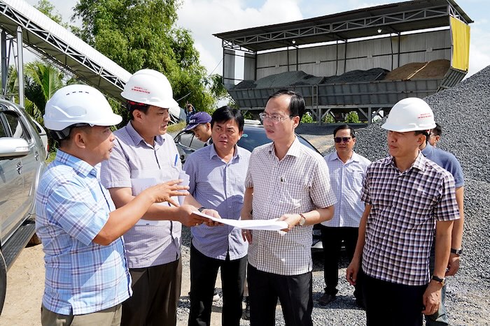 Chu tich UBND tinh Tran Tri Quang den kiem tra thuc te tai cong truong
