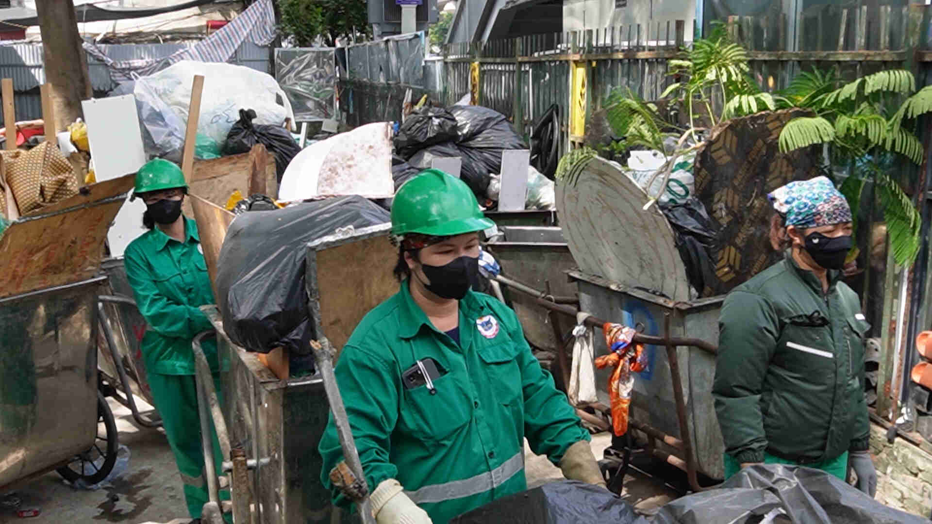 Le fardeau de la subsistance et le desir de traitement des ouvriers de l'assainissement de l'environnement de Hanoï