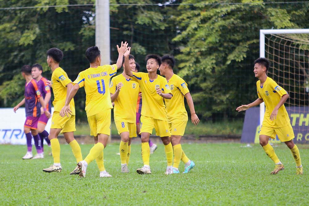 U17 Song Lam Nghe An co chien thang ap dao truoc U17 Becamex TPHCM. Anh: VFF