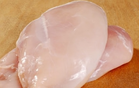 The skinless chicken breast and processed by boiling and steaming will avoid increasing uric acid. Photo: Thu Thuy