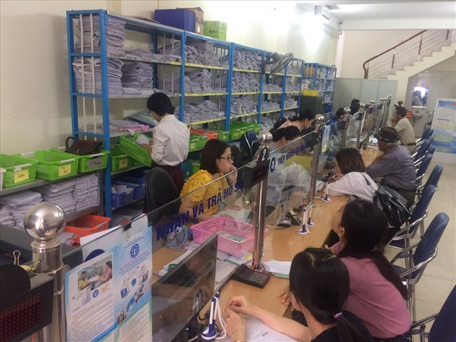 Direct payment process between social insurance and health insurance participants. Photo: Ha Anh