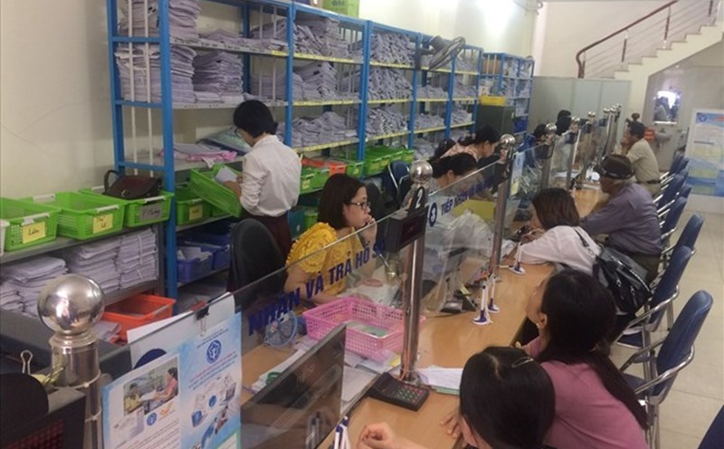 Direct payment process between social insurance and health insurance participants. Photo: Ha Anh