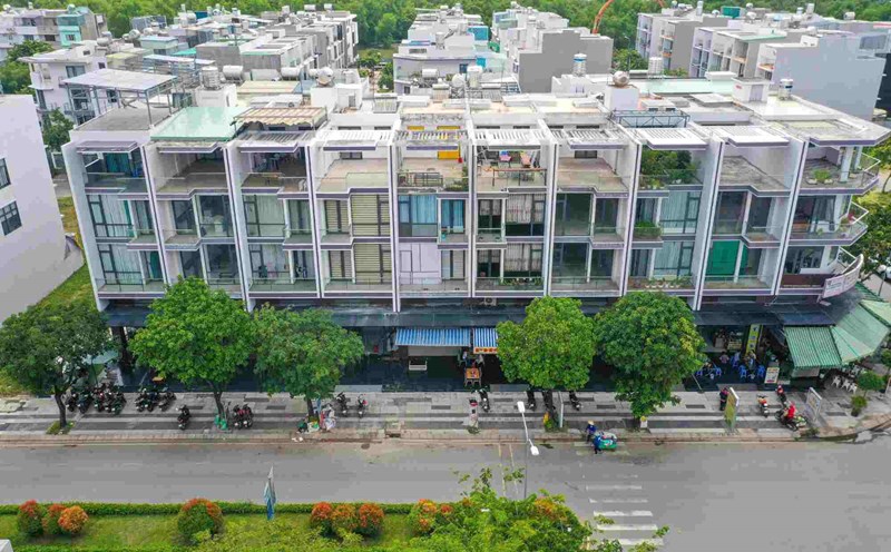 A housing project is stuck in regulations related to land allocation and housing allocation for resettlement in Ho Chi Minh City. Photo: Duc Tam