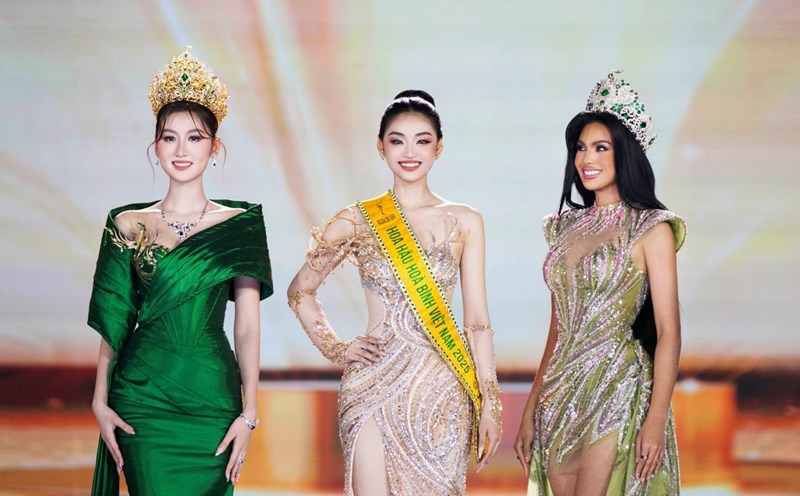 New Miss Grand Vietnam 2025 Yen Nhi (middle). Photo: Sen Vang.
