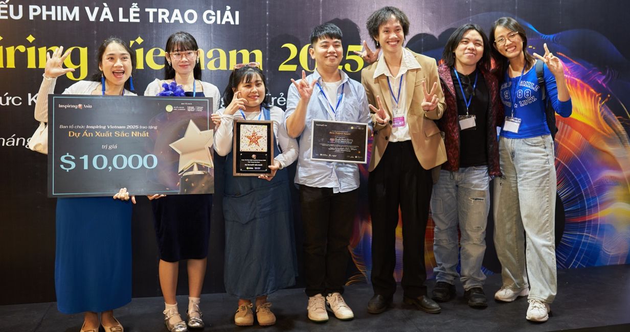 The contestants won awards for short films and film projects. Photo: Organizing Committee.