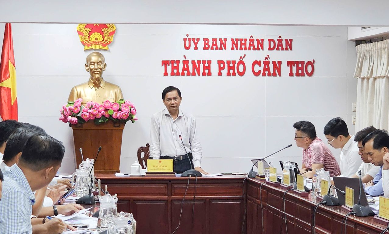 Chu tich UBND TP Can Tho Tran Van Lau phat bieu tai buoi lam viec. Anh: Phuong Anh