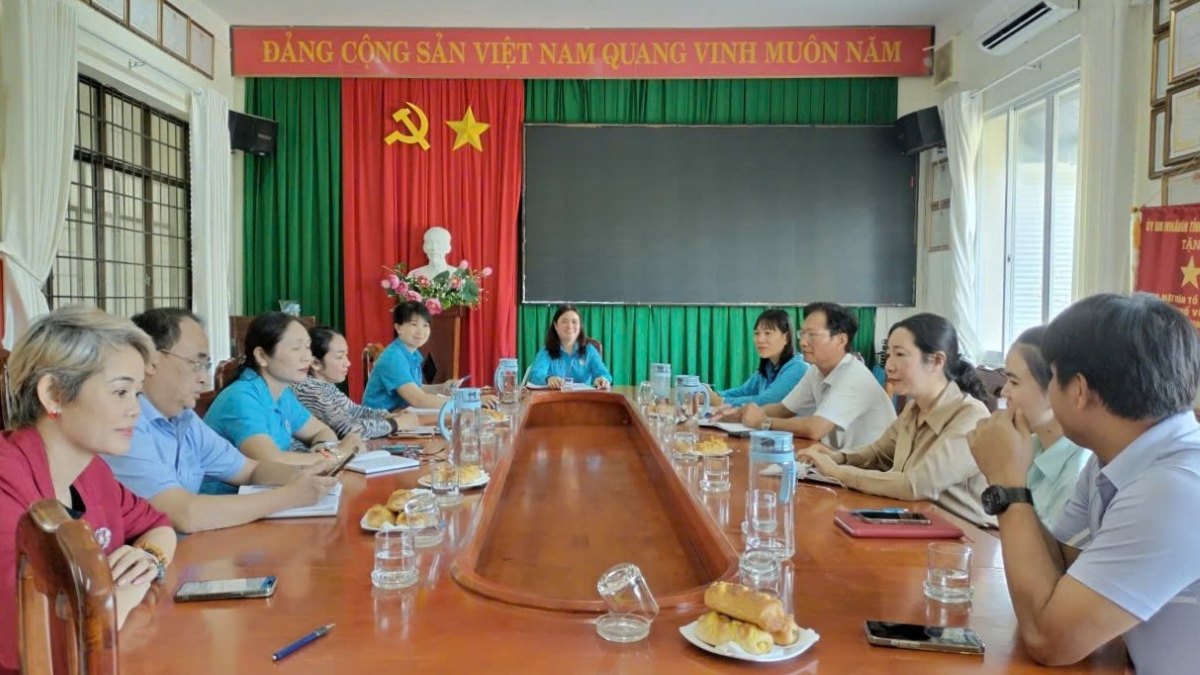 붕따우 동 노동조합은 2025년 말까지 핵심 활동을 시행하기로 합의했습니다. 사진: CDVT