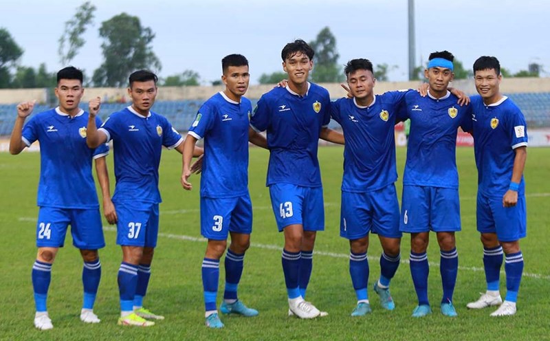 クアンナムFCは、資金源が不足しているため、2025-2026シーズンに参加せず、解散しました。写真:QNFC