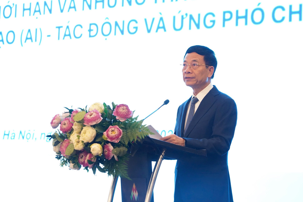 Bo truong Bo Khoa hoc va Cong nghe Nguyen Manh Hung