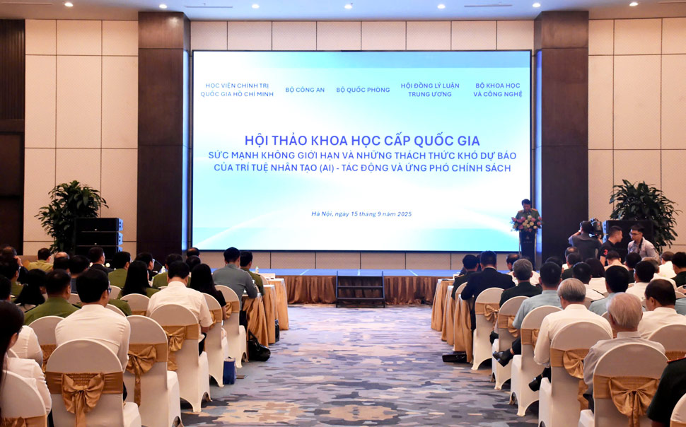 Hoi thao khoa hoc cap quoc gia voi chu de “Suc manh khong gioi han va nhung thach thuc kho du bao cua tri tue nhan tao - Tac dong va ung pho chinh sach” do Hoc vien Chinh tri quoc gia Ho Chi Minh phoi hop voi Bo Cong an, Bo Quoc phong va Bo Khoa hoc va Cong nghe to chuc. Anh: Bo KHCN