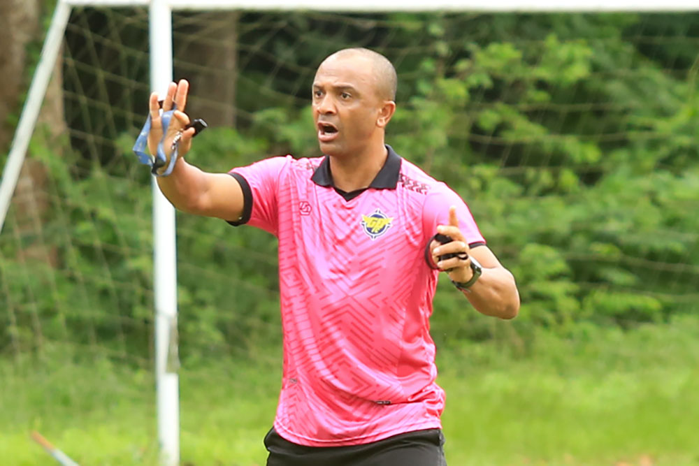 Coach Flavio Cruz has lost his job as he has not led any matches in the 2025-2026 First Division. Photo: Gia Dinh Club