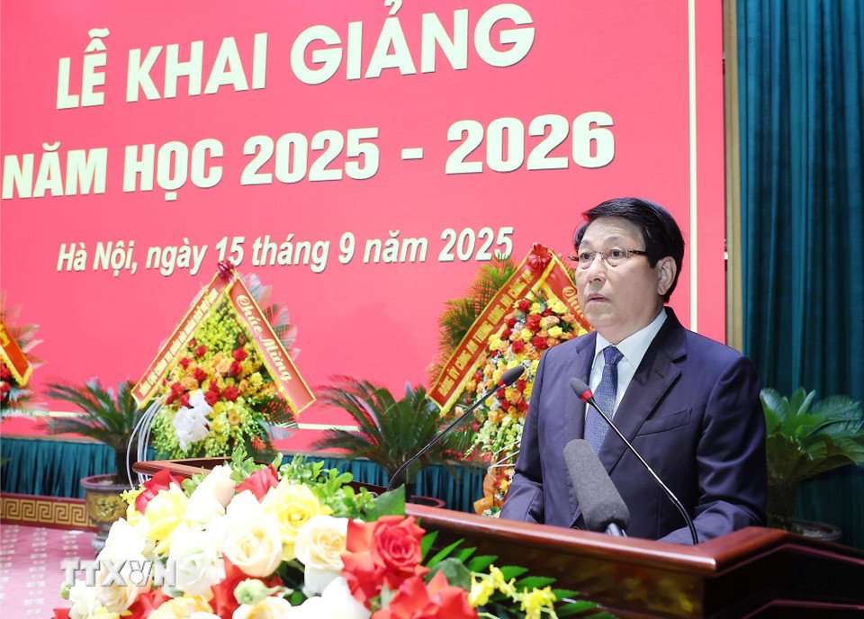 Politburo member and President Luong Cuong speaks at the opening ceremony of the new school year 2025-2026 at the National Defense Academy. Photo: VNA