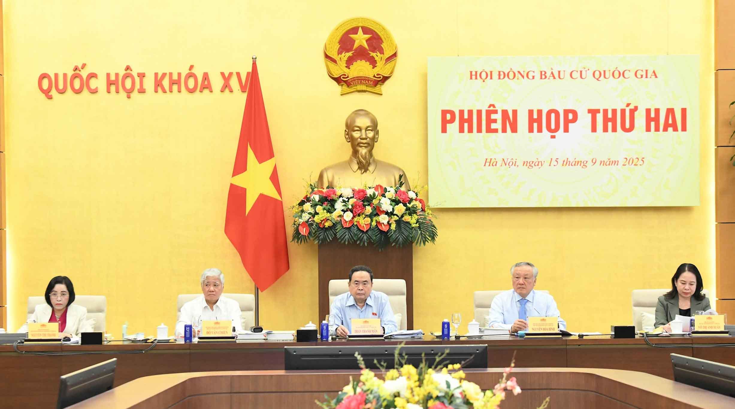 政治委員、国会議長 Tran Thanh Man - 国家選挙評議会議長が評議会の第2回会合を主宰。写真:Lam Hien