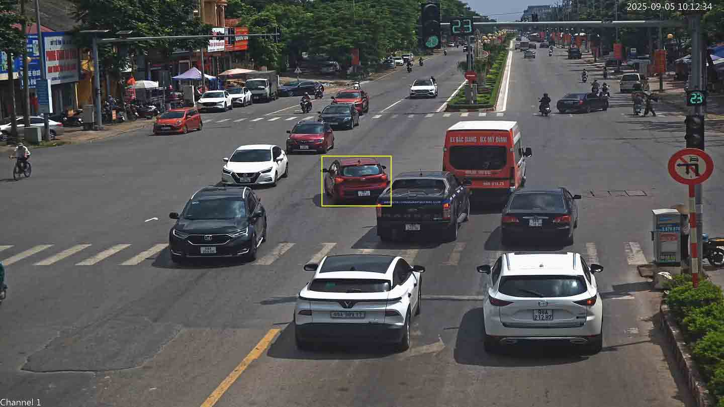 박닌(Bac Ninh)에서 방금 벌금을 부과받은 차량(노란색으로 표시된 번호판). 사진: 박닌(Bac Ninh)성 공안