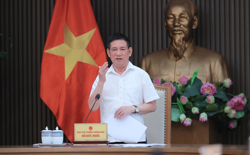 Deputy Prime Minister Ho Duc Phoc requested to urgently submit a draft amending and supplementing Decree 85/2025/ND-CP detailing the Law on Public Investment. Photo: VGP