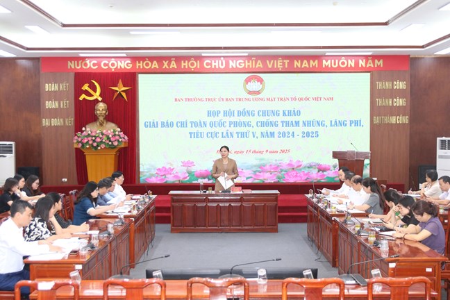 Quang canh cuoc hop. Anh: Que Chi 