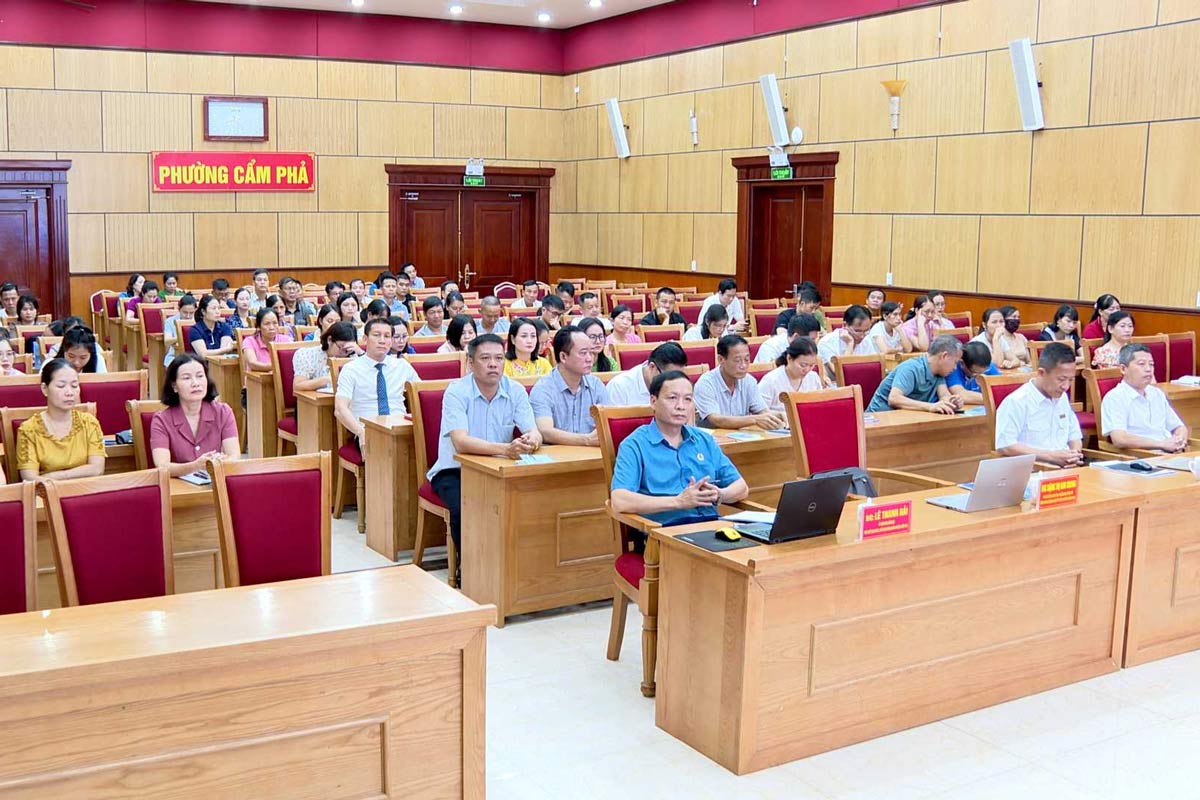 Quang canh hoi nghi. Anh: LDLD Quang Ninh