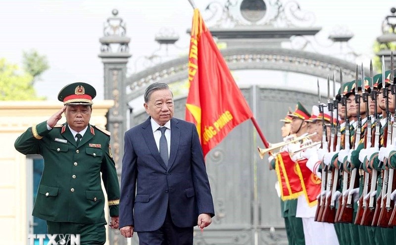 General Secretary To Lam reviewed the honor guard. Photo: VNA