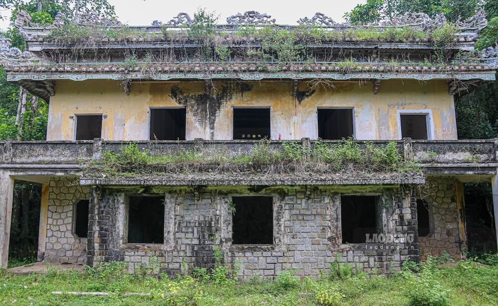 Di tich nay tung la noi o va lam viec cua Ngo Dinh Can – em trai Ngo Dinh Diem. 