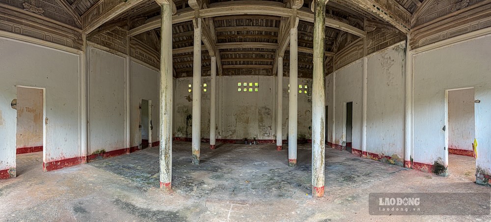Noi day duoc xay dung tren khu dat rong hon 4.000m², tung thuoc so huu cua cac quan chuc, sau do chuyen nhuong qua nhieu doi chu truoc khi Ngo Dinh Can chiem huu vao nam 1956.