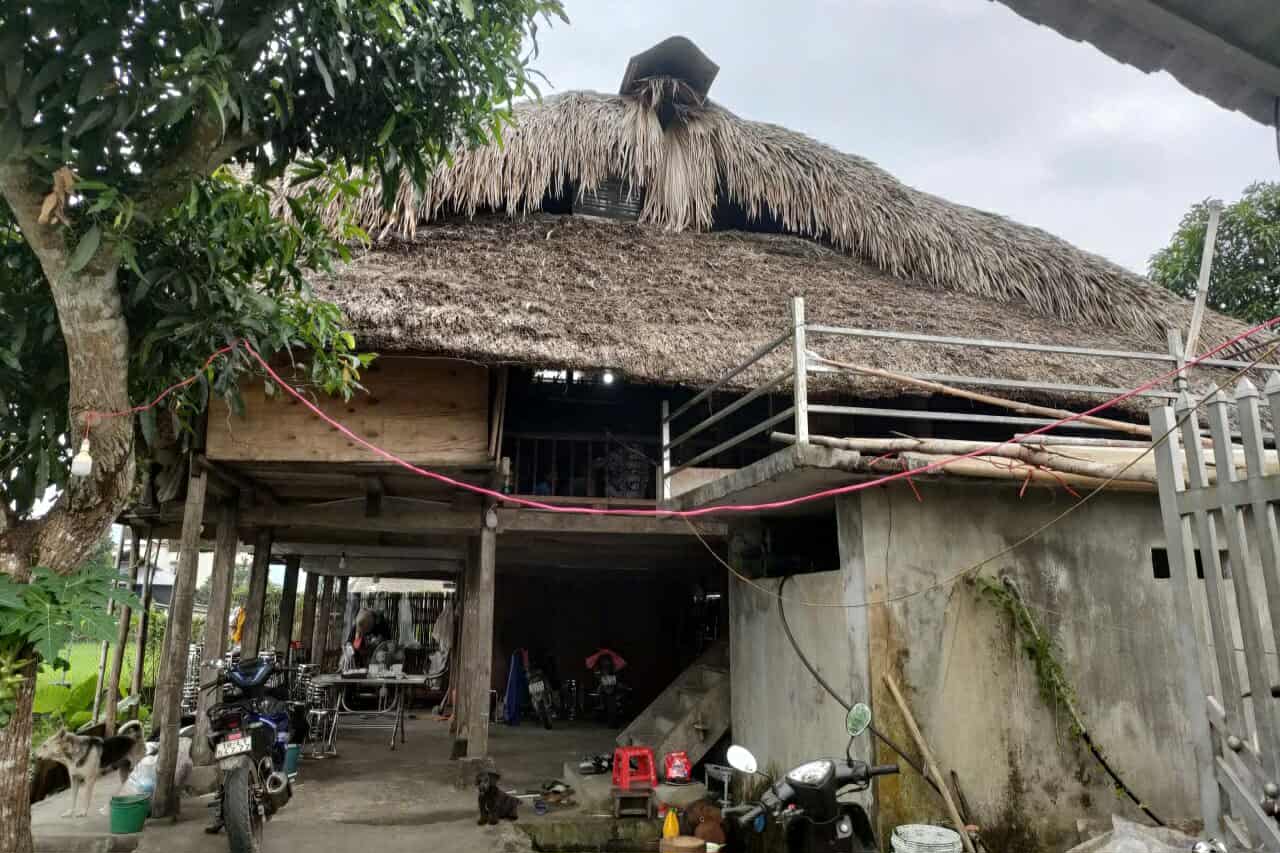 Can nha ong Nguyen Minh Tru tro nen vang lang khi vo va con gai tu vong do tai nan giao thong. Anh: Viet Bac