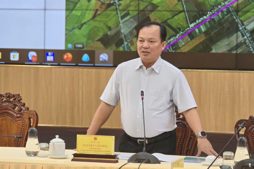 Ong Nguyen Van Hoa – Pho Chu tich UBND TP Can Tho phat bieu tai buoi lam viec. Anh: Ta Quang