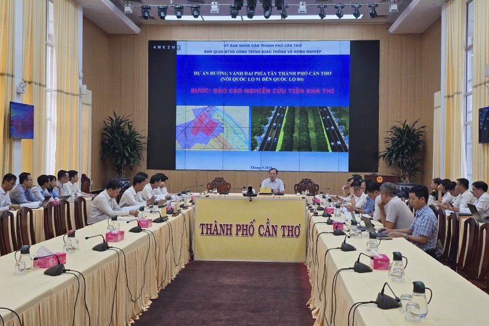 Quang canh buoi lam viec. Anh: Ta Quang