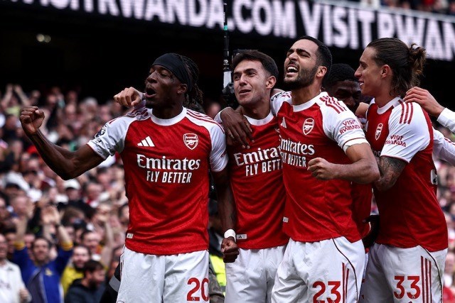 Madueke gop cong lon vao chien thang cua Arsenal truoc Forest.  Anh: AFP