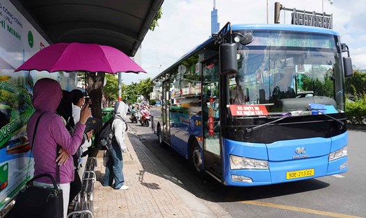 Người dân nói về việc TPHCM đề xuất bố trí làn đường riêng cho xe buýt. Ảnh: Như Quỳnh
