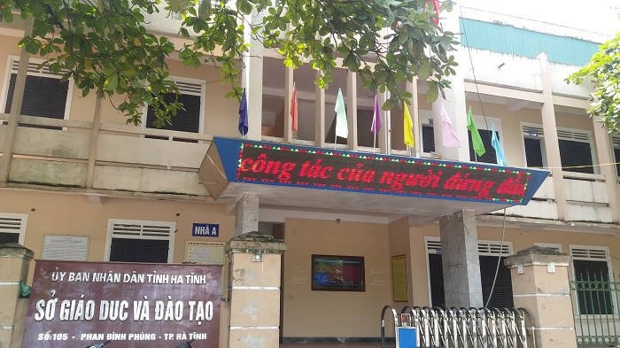 El Departamento de Educacion y Formacion de Ha Tinh anuncia la contratacion de 297 profesores para 4 niveles educativos mediante un examen escrito en la ronda 2. Foto: Ngoc Anh