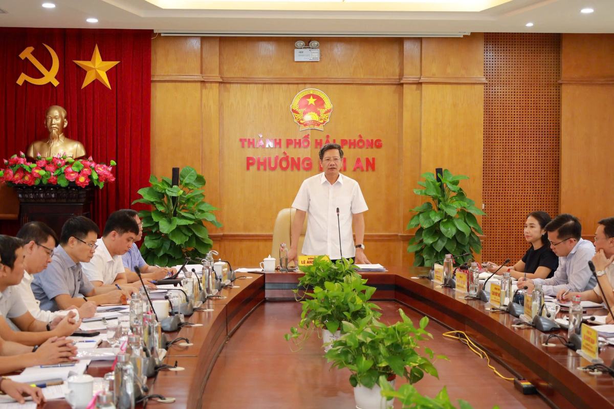The Standing Vice Chairman of the Hai Phong City People's Committee presided over the meeting. Photo: Phuong Hai An